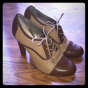 🎉HP🎉 VINTAGE Audrey Brooke Willow Oxford Booties